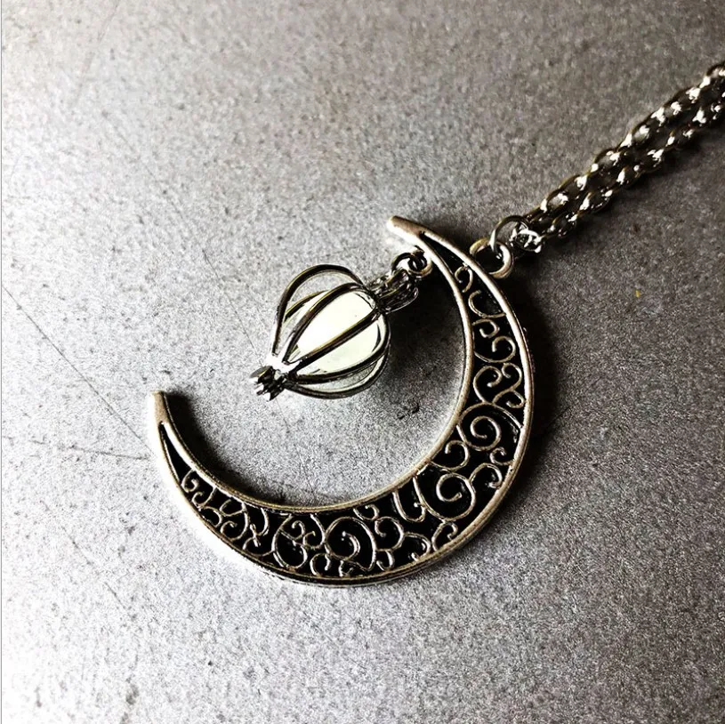 
Hot Wholesale Gem Charm Moon Glowing Vintage Silver Pendant Necklace 