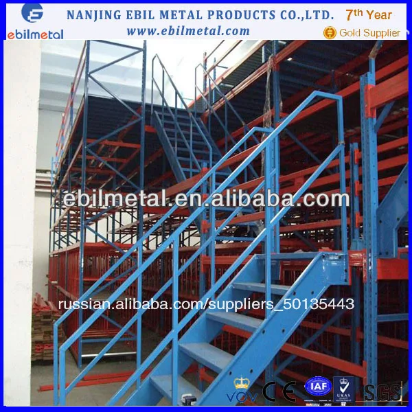 паллета стеллаёи поддерживают антресоли.