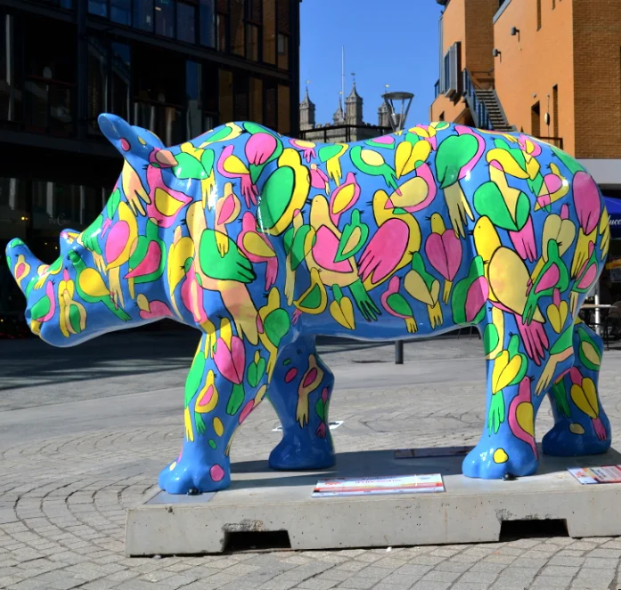Customized colorful painting garden art design resin life size rhino statue