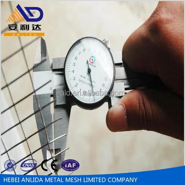Оцинкованная сварная проволочная сетка/дешевая оцинкованная сварная проволочная сетка для кроличьей клетки