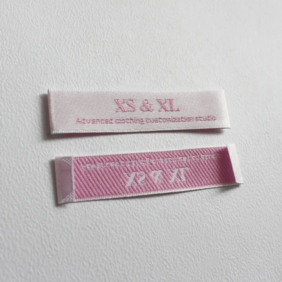 Пользовательские печатные брендовые красивые тканые этикетки для одежды