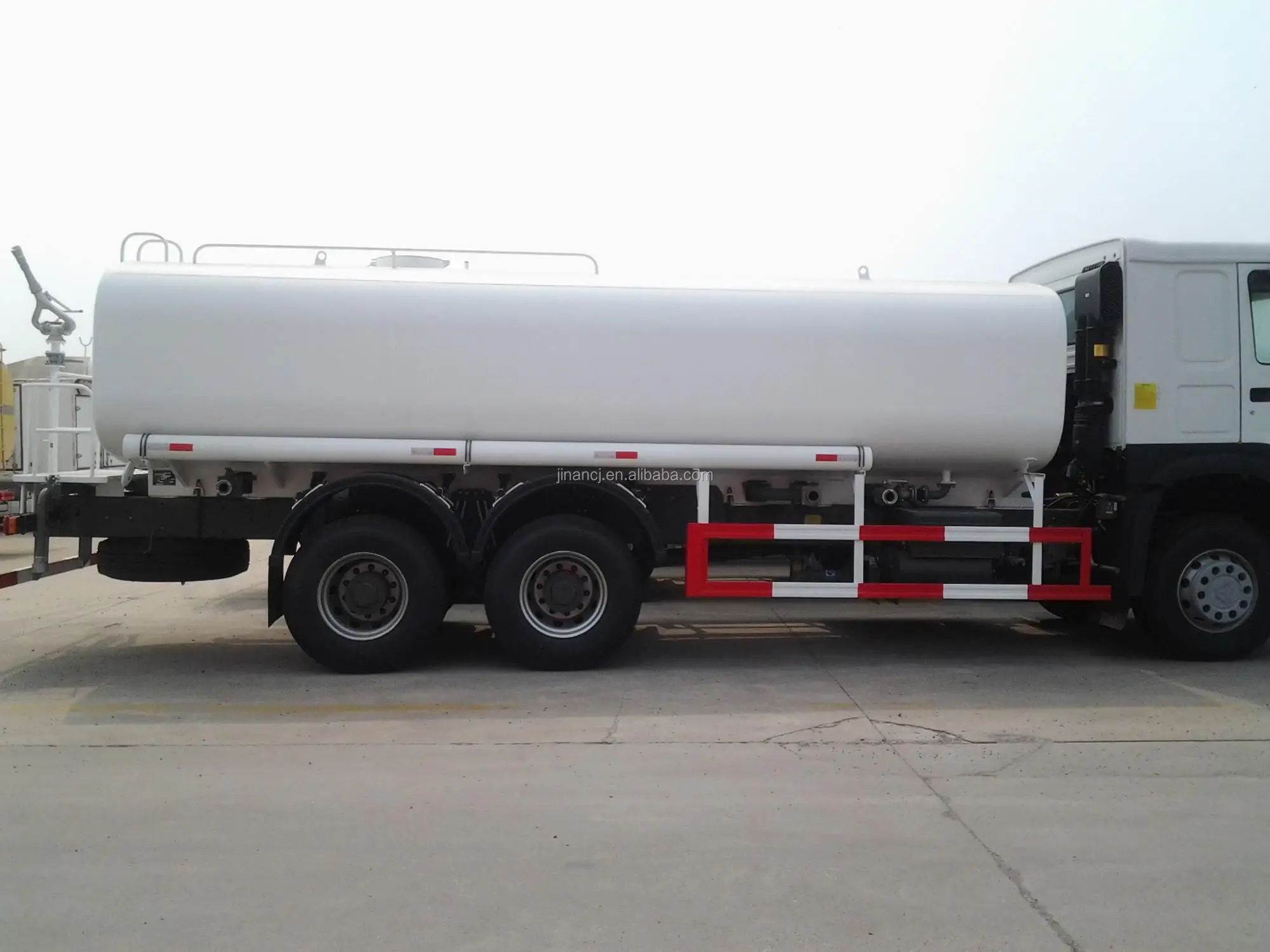 Sinotruk Howo Light Duty 4X2 8cbm Water Tank Truck