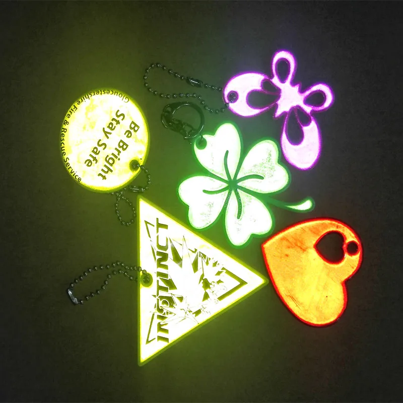 Popular Factory Price Glow in the Dark Reflective Keychain Lighting Key Ring / Reflect Hanging Pendant for Promotional Gifts