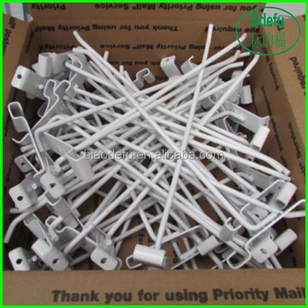 Приспособление для демонстрации экрана в магазине с крючком из черной сетки