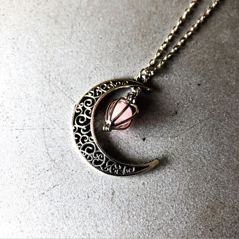 
Hot Wholesale Gem Charm Moon Glowing Vintage Silver Pendant Necklace 
