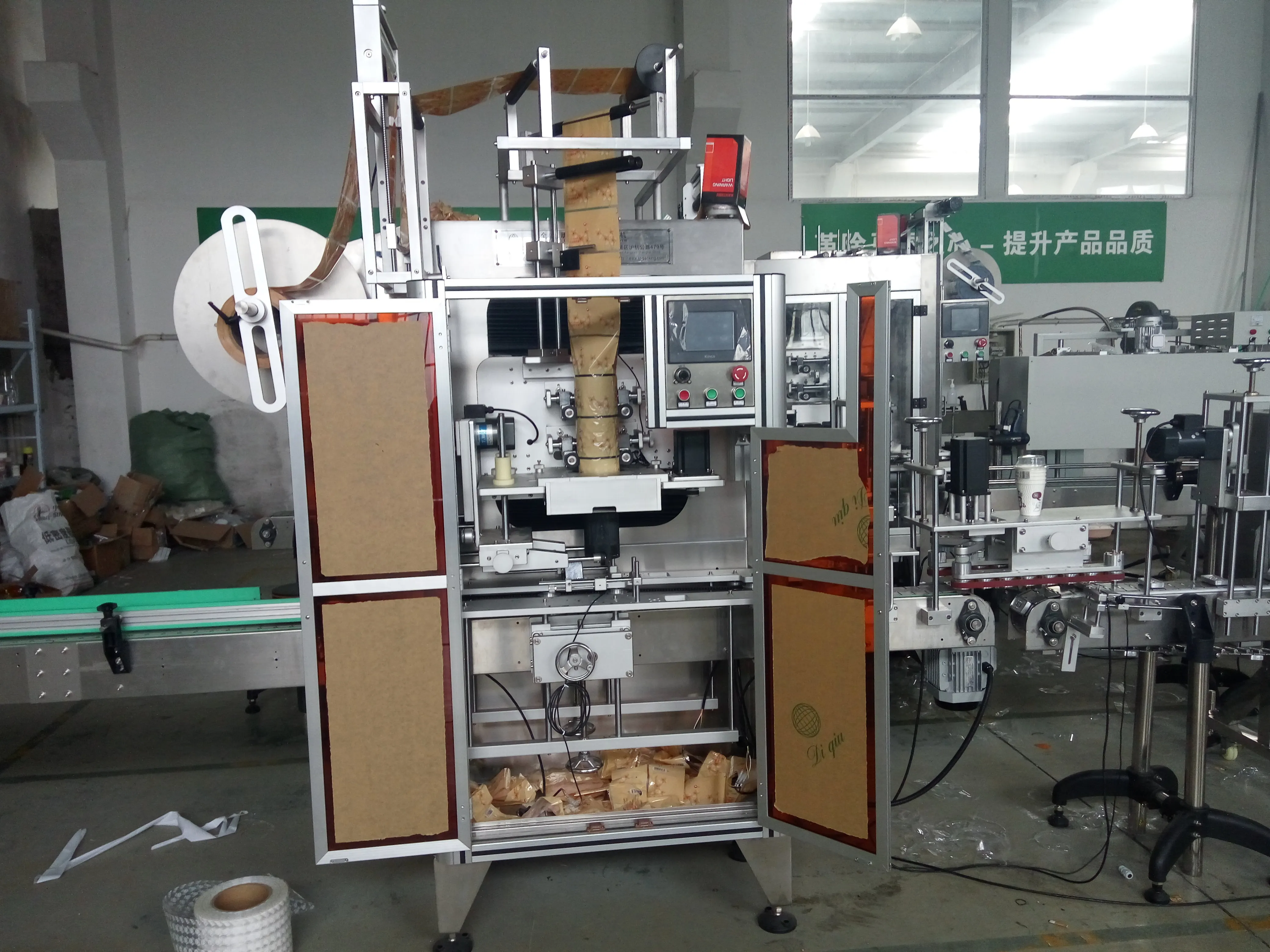 
Filling and Sealing Machine With Shrink Sleeve Labeling Machine 