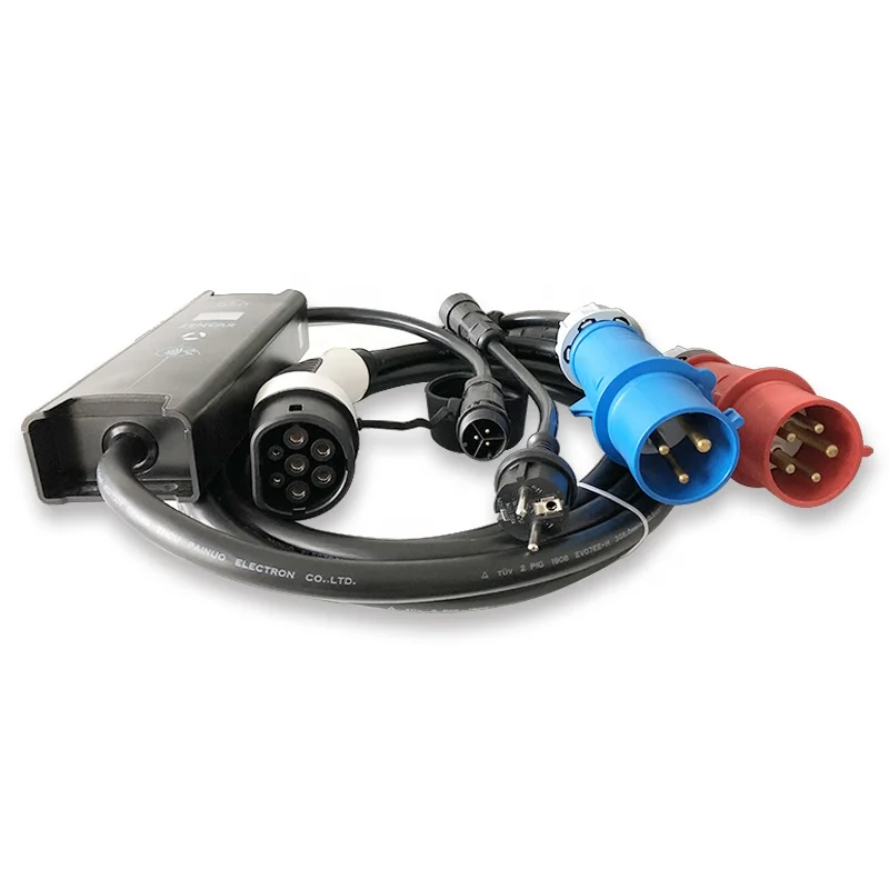 Многофункциональное автомобильное зарядное устройство 240 В переменного тока 16 А 32 А EV с адаптером для schuko сине-Красного цвета cee