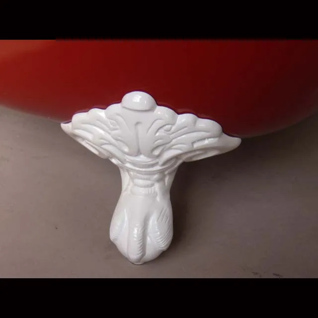 classical old cast iron bath tub at good price