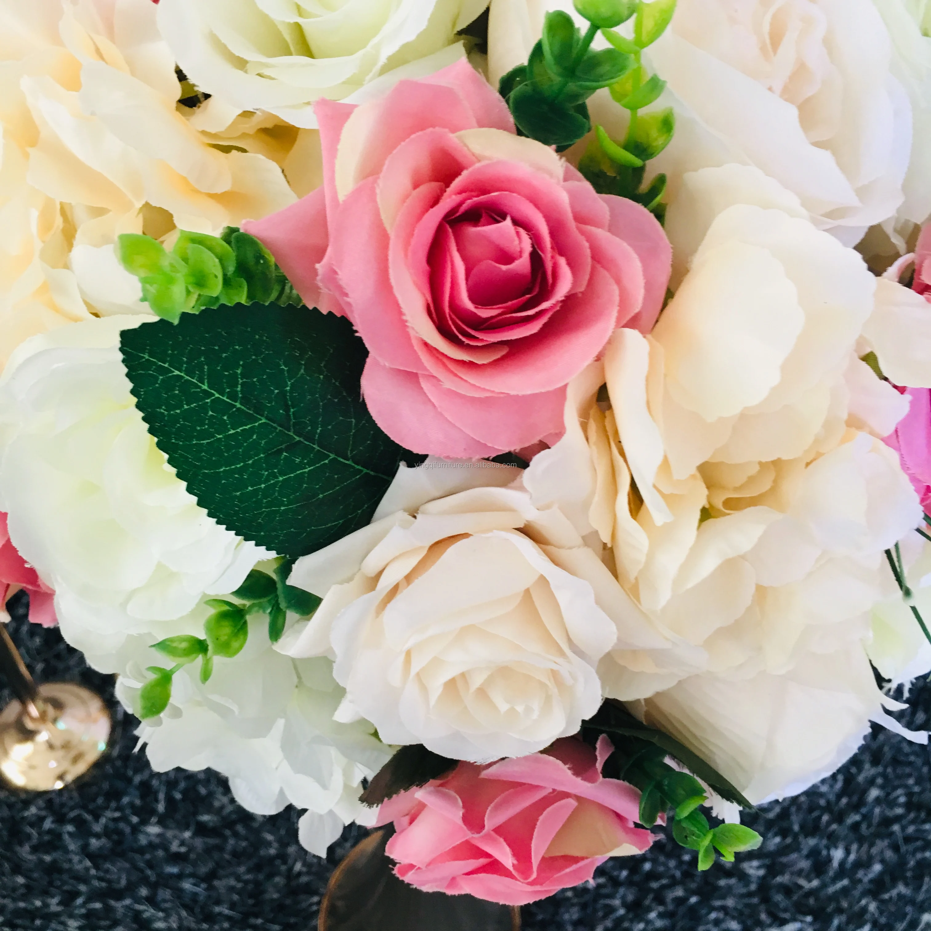 Модные цветочные шары для центрального стола свадьбы