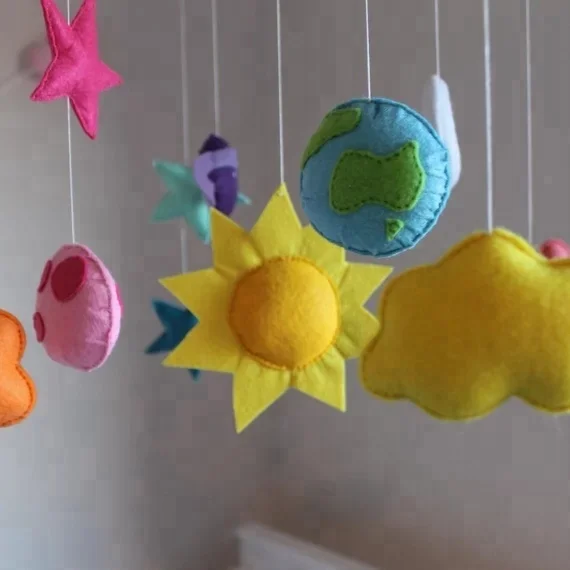 Подвесной детский мобиль ручной работы из войлока для детской кроватки с маленькой Солнечной системой из войлока