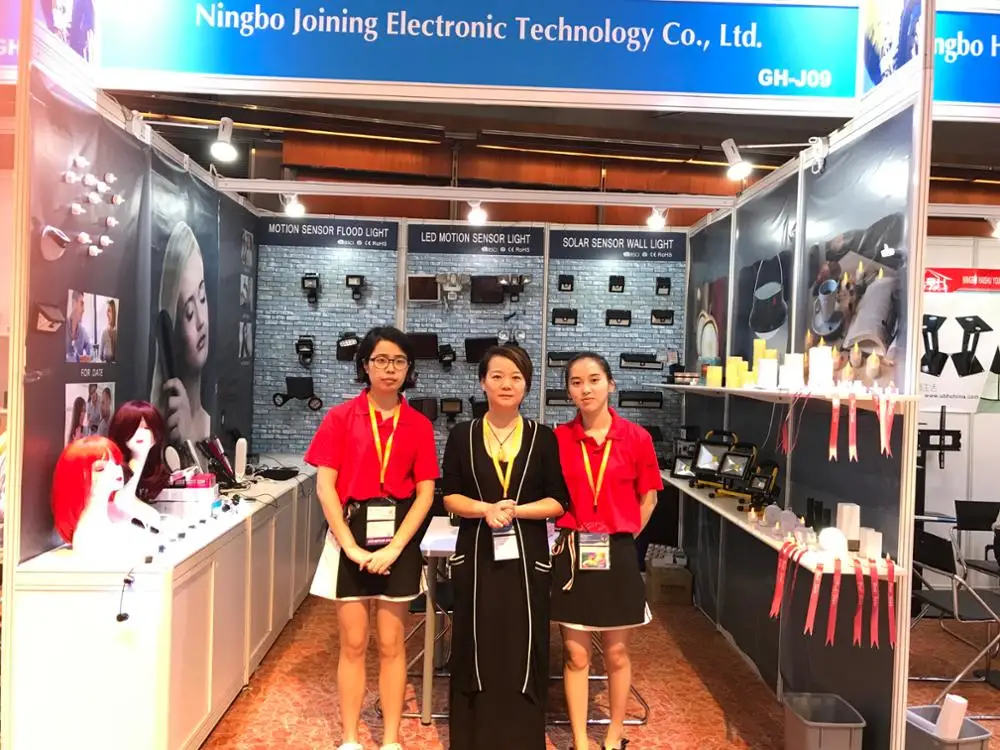 
90 LED Solar Motion Sensor Security LED Flood Lights Outdoor Super Bright LED Solar Power Lights 