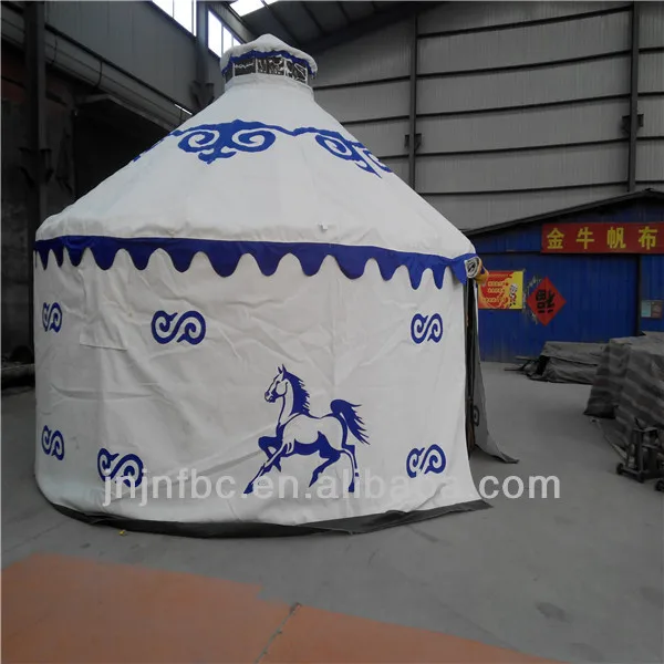 
The beautiful Mongolian yurts 
