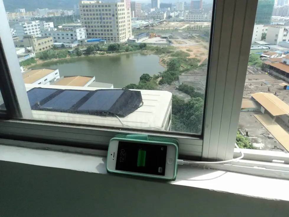 High Quality Waterproof 10W portable solar phone charger