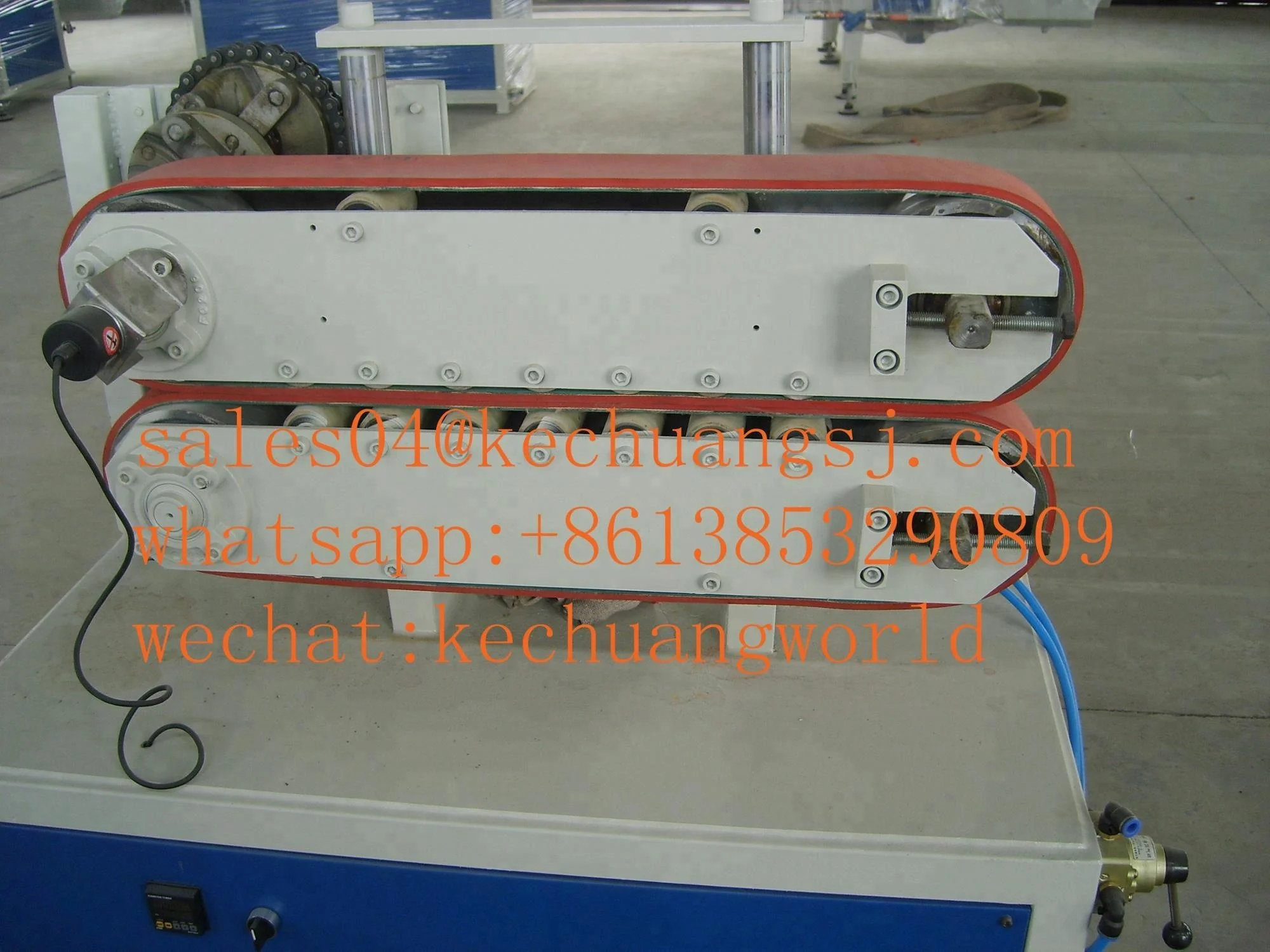 Two caterpillars PVC plastic pipe haul off machine traction machine