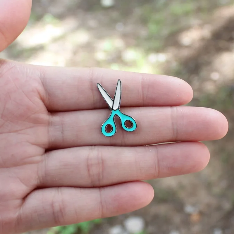 Custom Cute Small Size Personalized Hard Soft Enamel Pin Blue and White Color Custom Wholesale Mini Scissors Lapel Pin Brooch