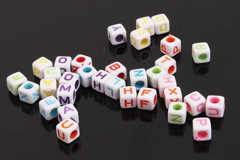 In Stock Supply high quality 4*7mm 6*6mm 7*7mm flat round cubic shapeacrylic letter beads alphabet beads