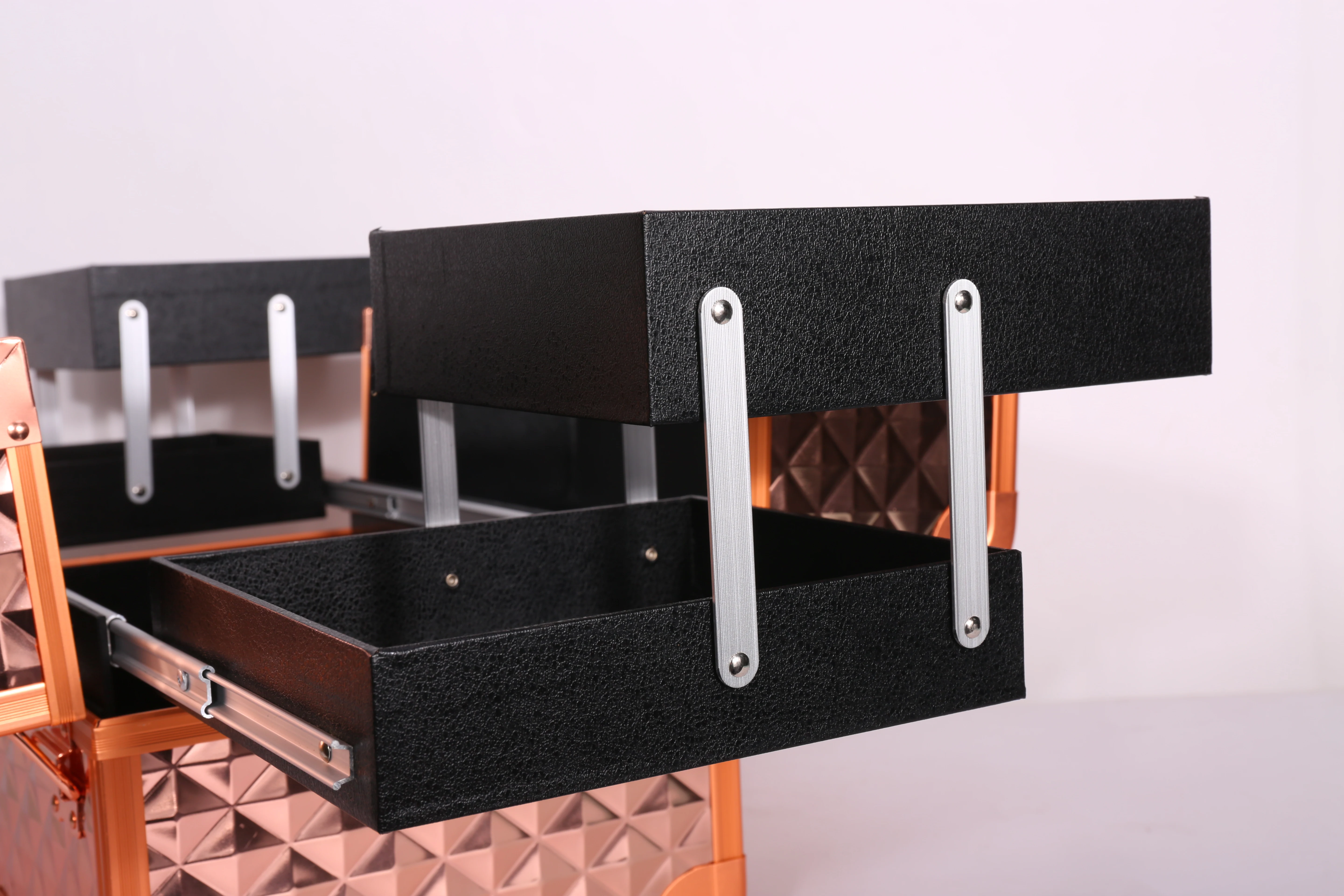 Yaeshii ABS Beauty Cosmetic Makeup Case With Trays