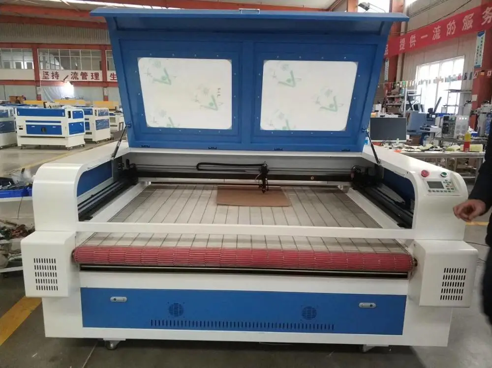 
co2 laser type carpet t shirts textile fabric 60W auto feeding laser cutting machine 1610 