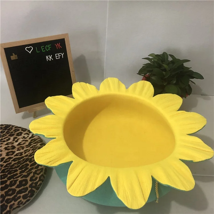 Wholesale Cute Flower Shape Felt Cat Bed Cave , Eco Friendly 100% Wool Felt Beds for Cats and Pets