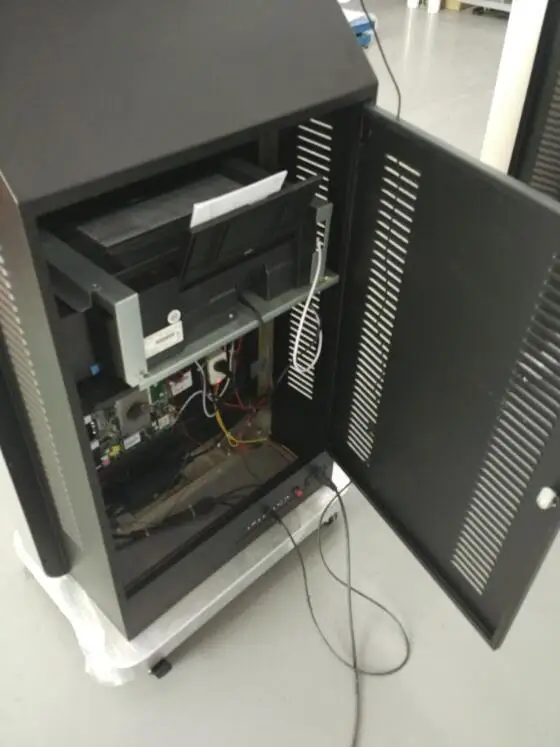 42 inch Windows system floor stand photobooth LCD digital signage