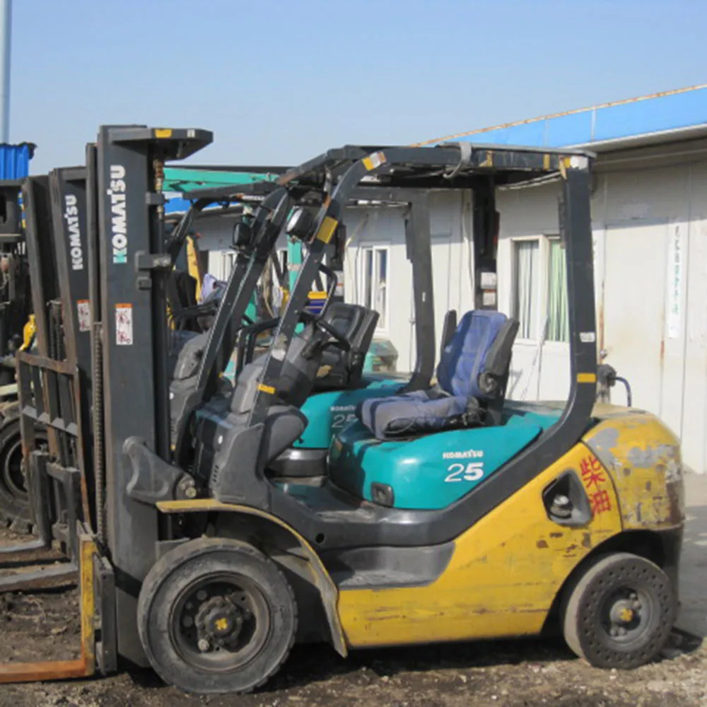 Komatsu FD25 2.5ton forklift on sale in Shanghai