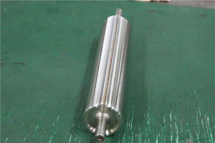 Gravity conveyor roller series