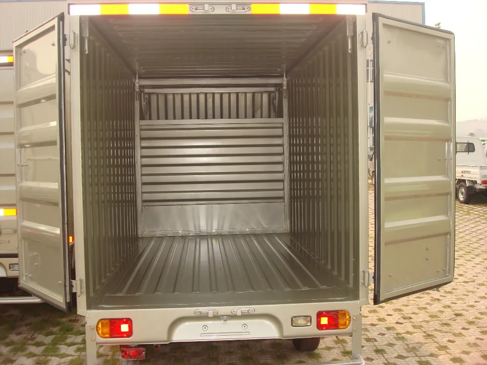 Wuling double-cabin single-layer corrugated steel box truck