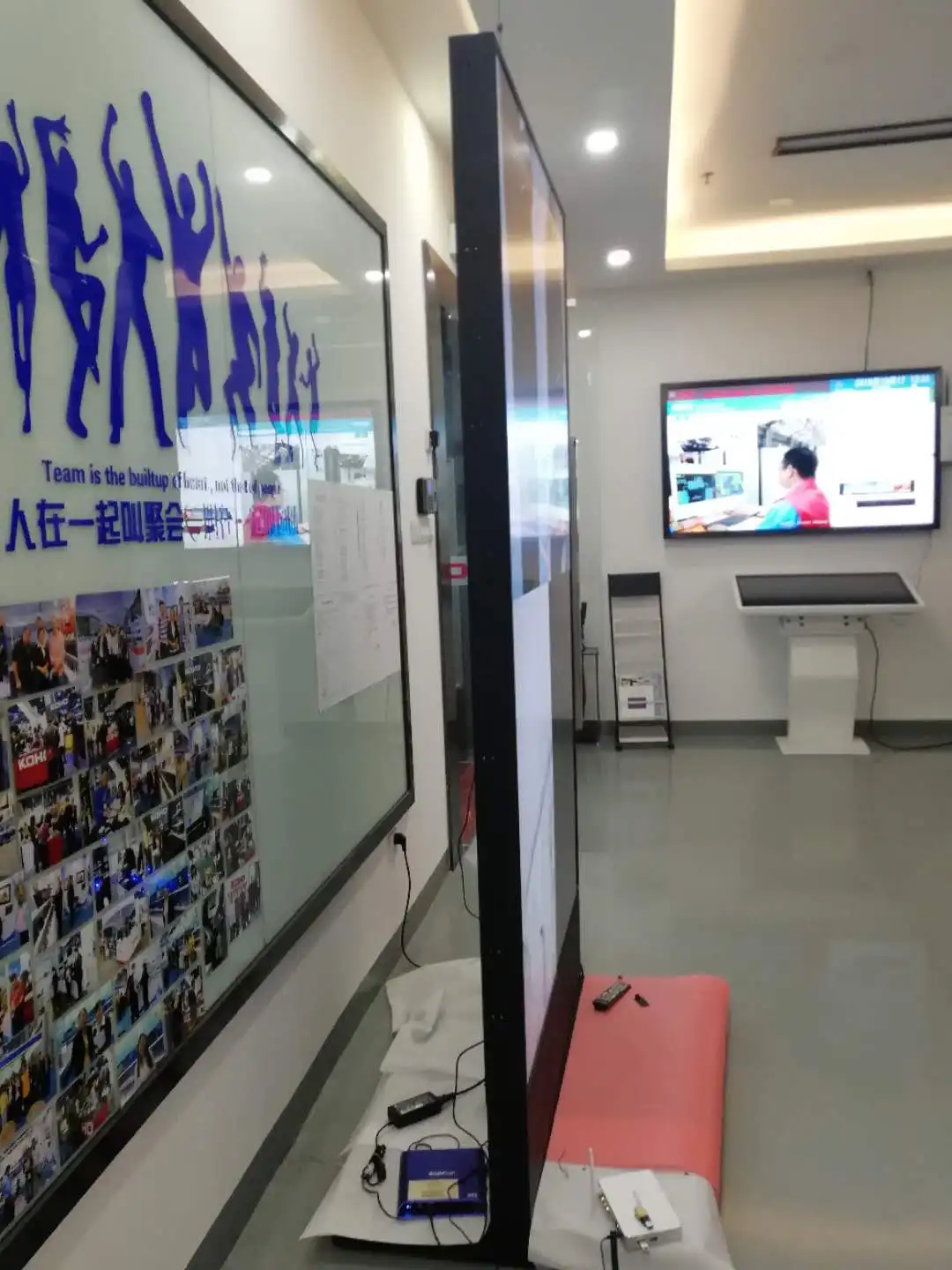 65 inch Wifi Digital Totem Floor Standing lcd advertising player touch screen kiosk for Shopping Market