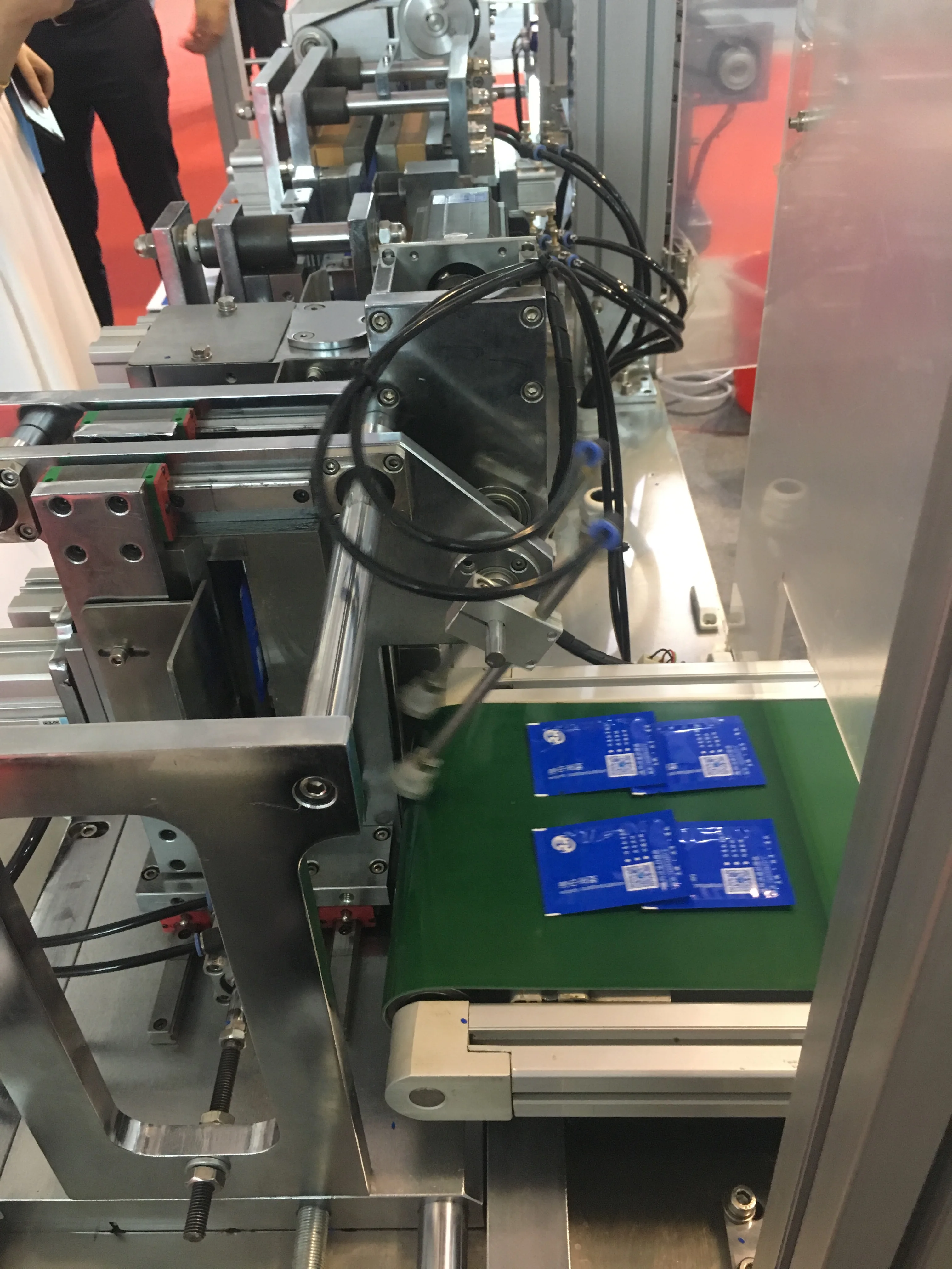 
Disposable moisturizing wet tissue making machine (four-side sealing wet wipe) made in china for sale 