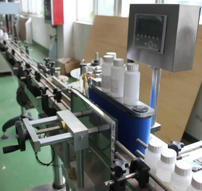 TBK-630 Automatic Adhesive Labeling Machine for Juice Round Bottles