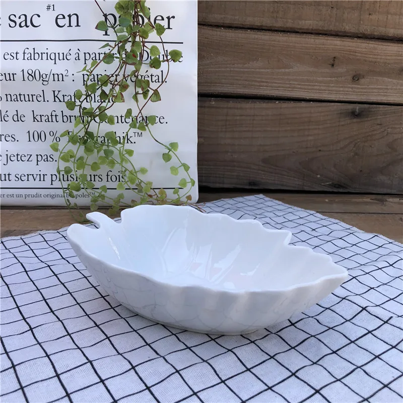 Eco-Friendly Multi-size select ceramic leaf shape dish set for restaurant usage