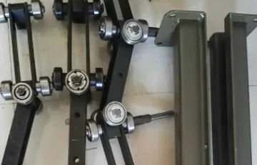 Twin track manufacturer of biplanar overhead chain conveyor