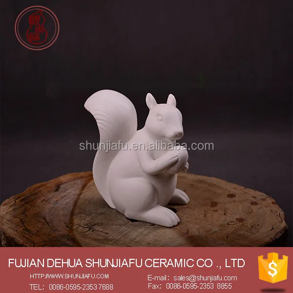 2016 New Design Unpainted Ceramic White Squirrel Figurines For Garden Ornament,