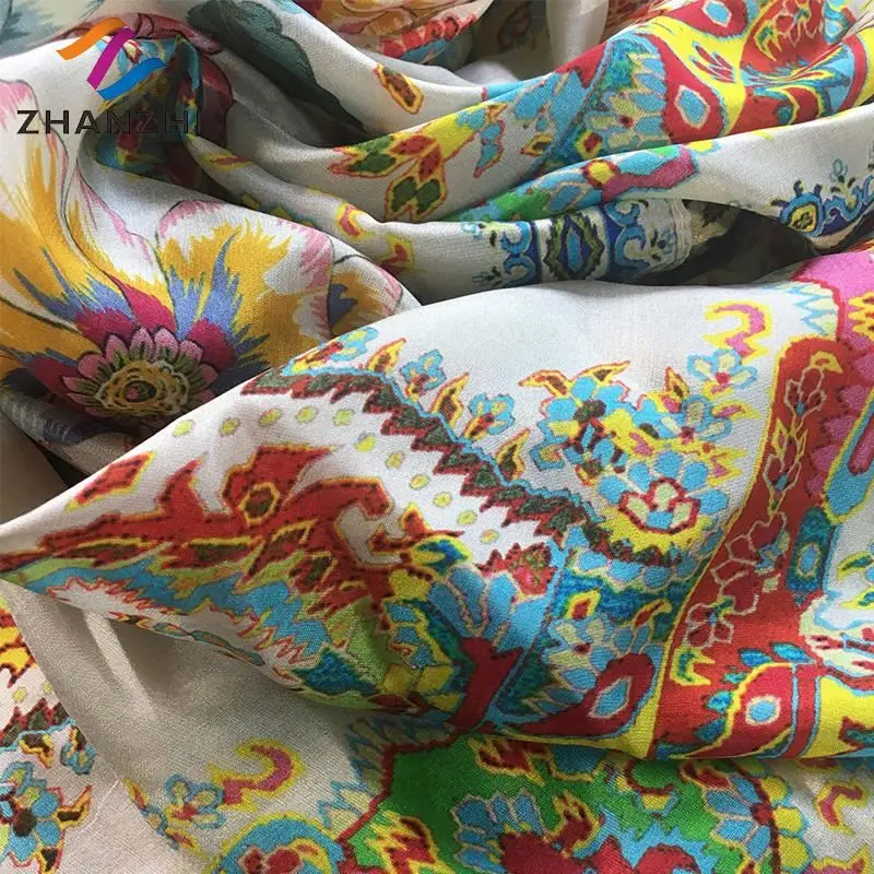 
Wholesale China Fashion Square Silk Scarf for Women 