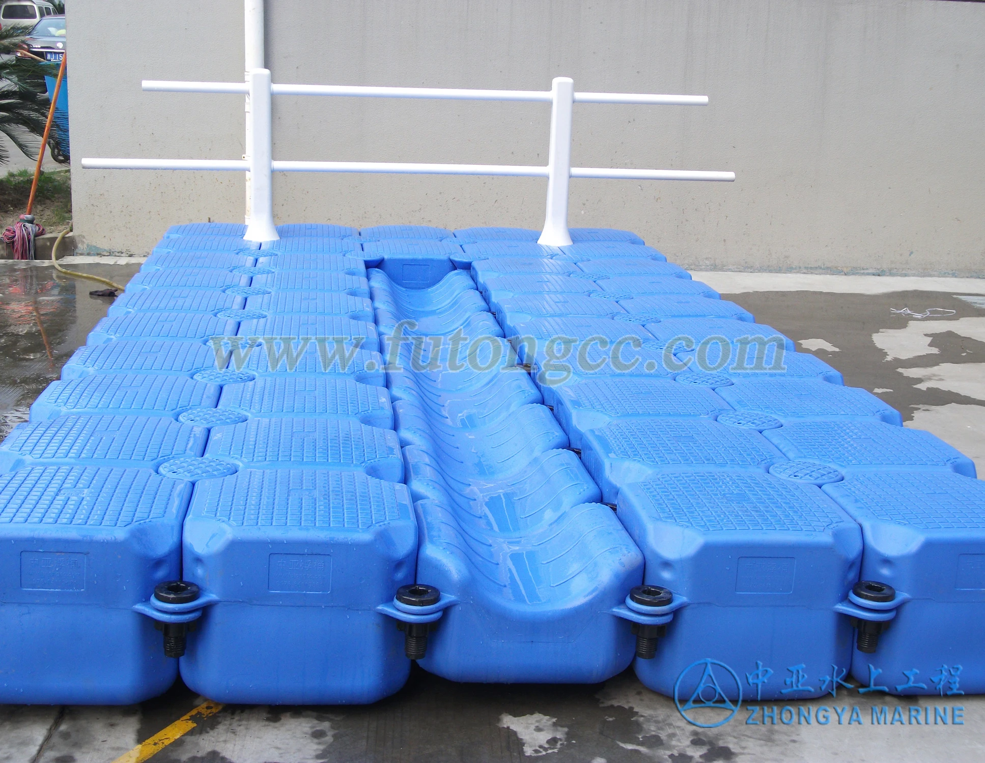 Plastic floating pontoon for Yacht luxury boat yacht  HDPE modualr floating dock