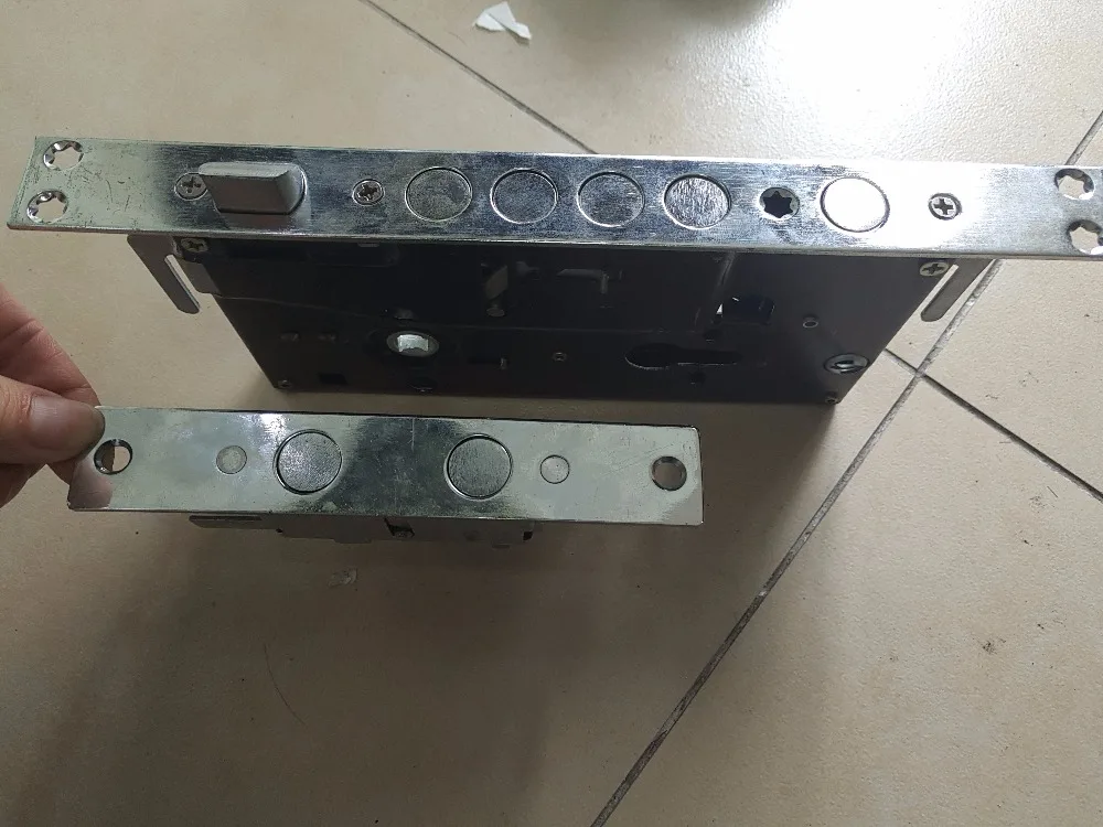 High Quality Dubai Design Wrought Iron Standard Main Gate Wood  Steel Armored Door With Hotel Locks