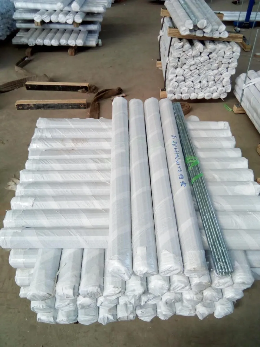 
HIGH QUALITY GB/DIN /ANSI STUD BOLT /THREADED IN CONTAINER SIMPLE PACKING 