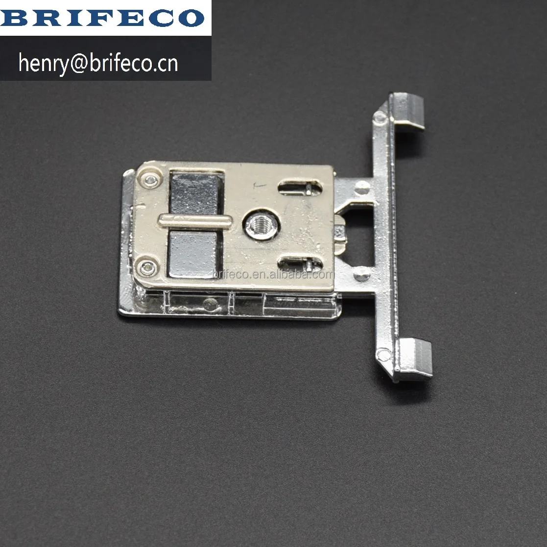 Metal pressing and zink casting combined lock system for range hood filter