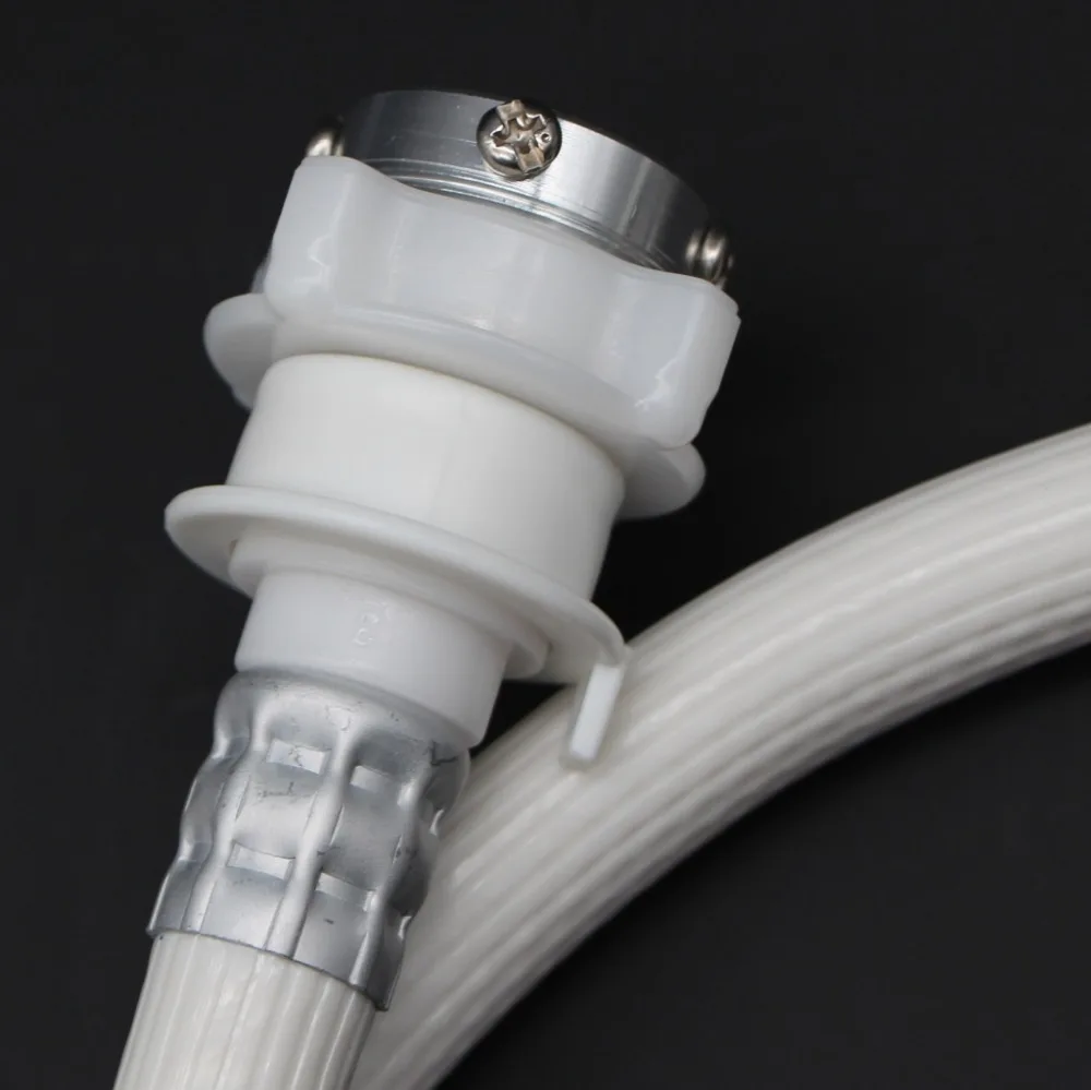 Outlet pipes under a common universal joints washing machine drain/extension hose/extension tube