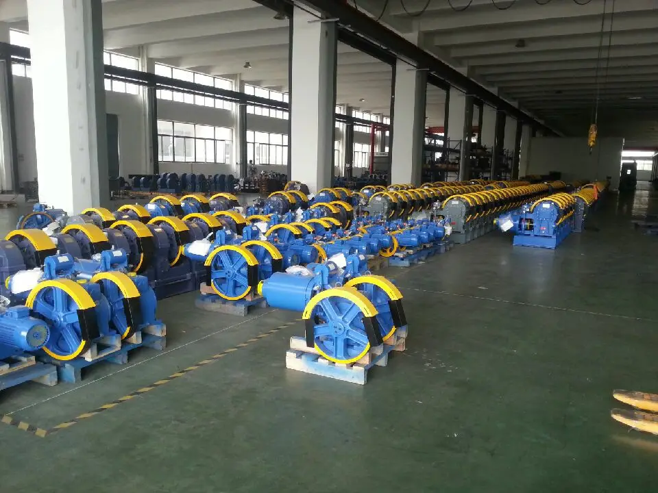 Elevator gear traction machine