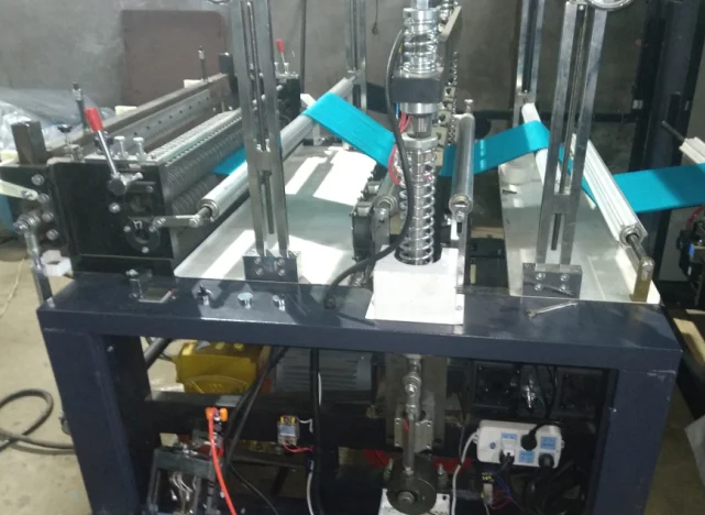 Automatic Non Woven D-cut and T-shirt bag making machine