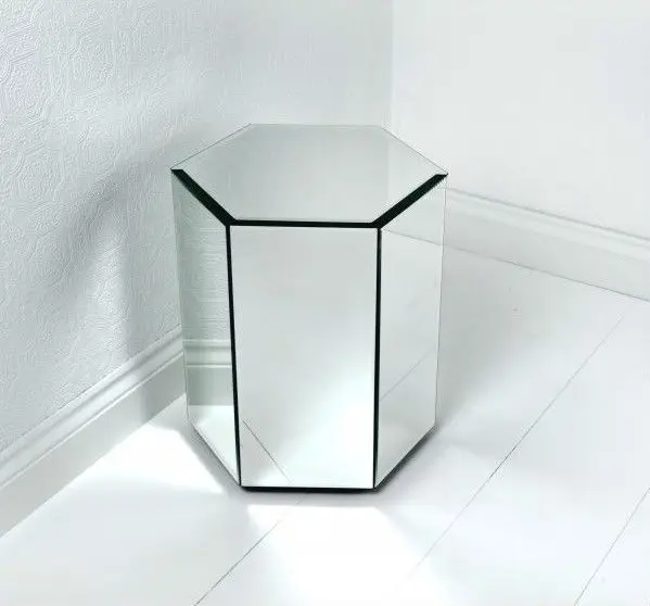 Набор зеркальных подставок в форме октаэдра