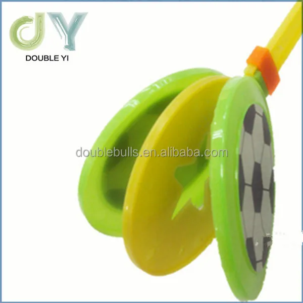 Custom round plastic cheering hand, noise make toy for kids
