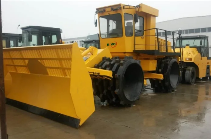 YL203 20ton nivo refuse compactor 4WD trash compacting machine 20-35ton remote control garbage landfill compactor or parts