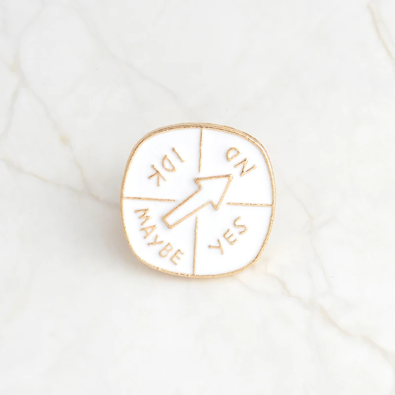 Китайские производители QIHE, оптовая продажа, белая мягкая эмалированная круглая брошь на заказ