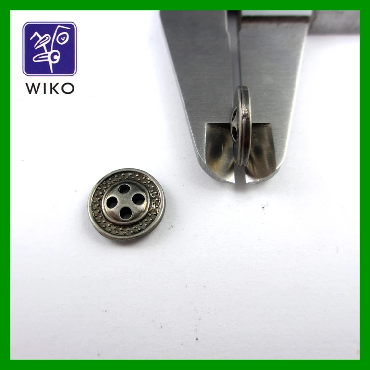 Antique silver color 4 holes men round plastic button for shirt button