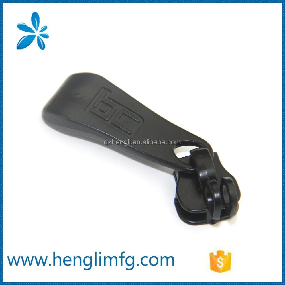 Key locking double hole zipper auto lock slider