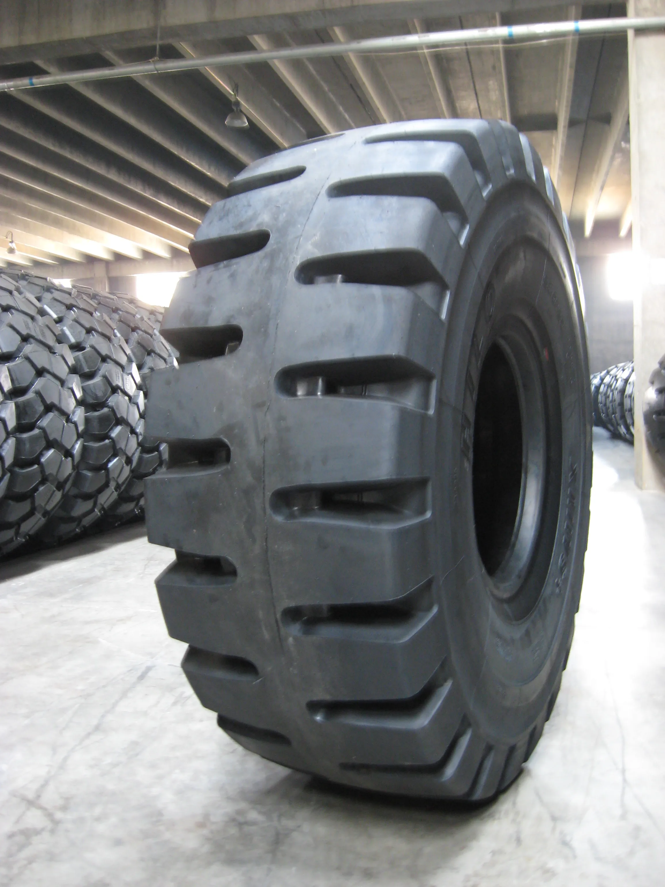 Otr шина 17.5R25 20.5R25 23.5R25 26.5R25 29.5R25 2700R49 35/65R33 высокое качество низкая цена