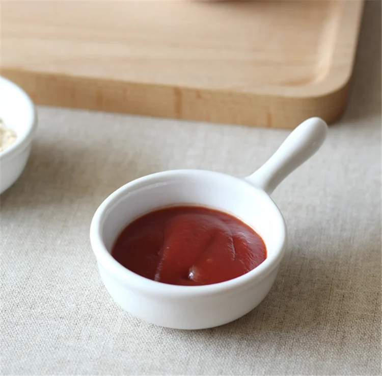 Hot selling restaurant serving japanese round ceramic soy sauce dish with handle