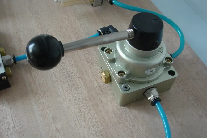 Пневмораспределители с ручным управлением